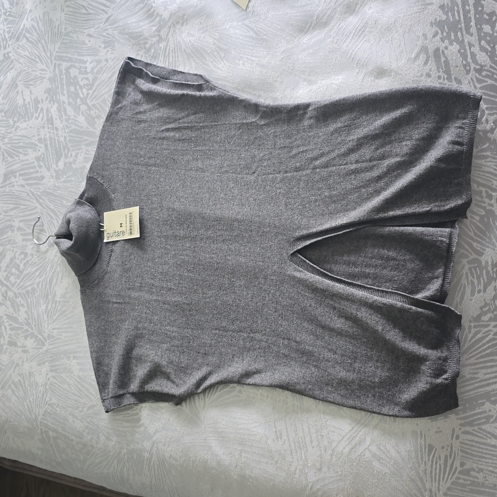 Guitare sleeveless turtleneck